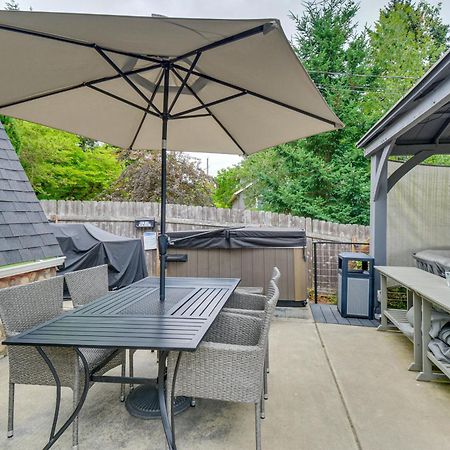 Puget Sound Cabin With Hot Tub And Water Views! Bremerton Eksteriør bilde