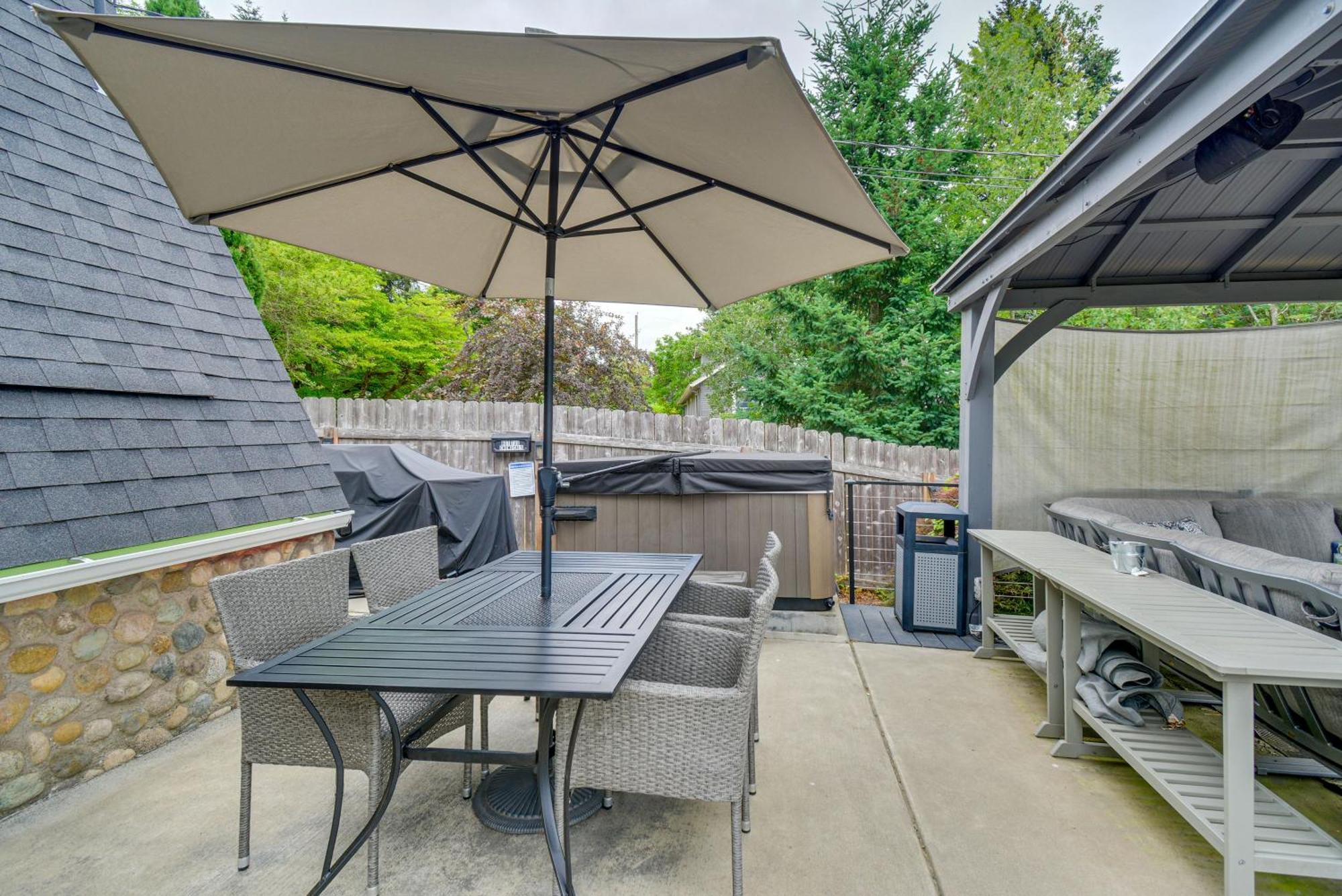 Puget Sound Cabin With Hot Tub And Water Views! Bremerton Eksteriør bilde